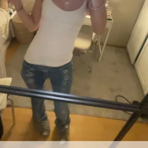 As coola unika jeans - As coola jeans, tyvärr har de blivit en aning små nu, skulle säga att de passar xxs/xs beroende på midjan och lår såklart💝💝