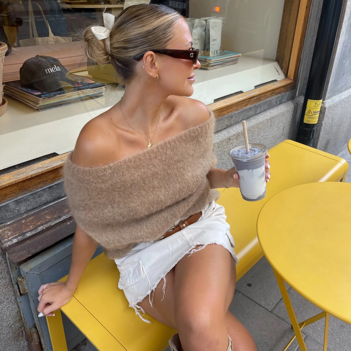 Beige offshoulder tröja - 2