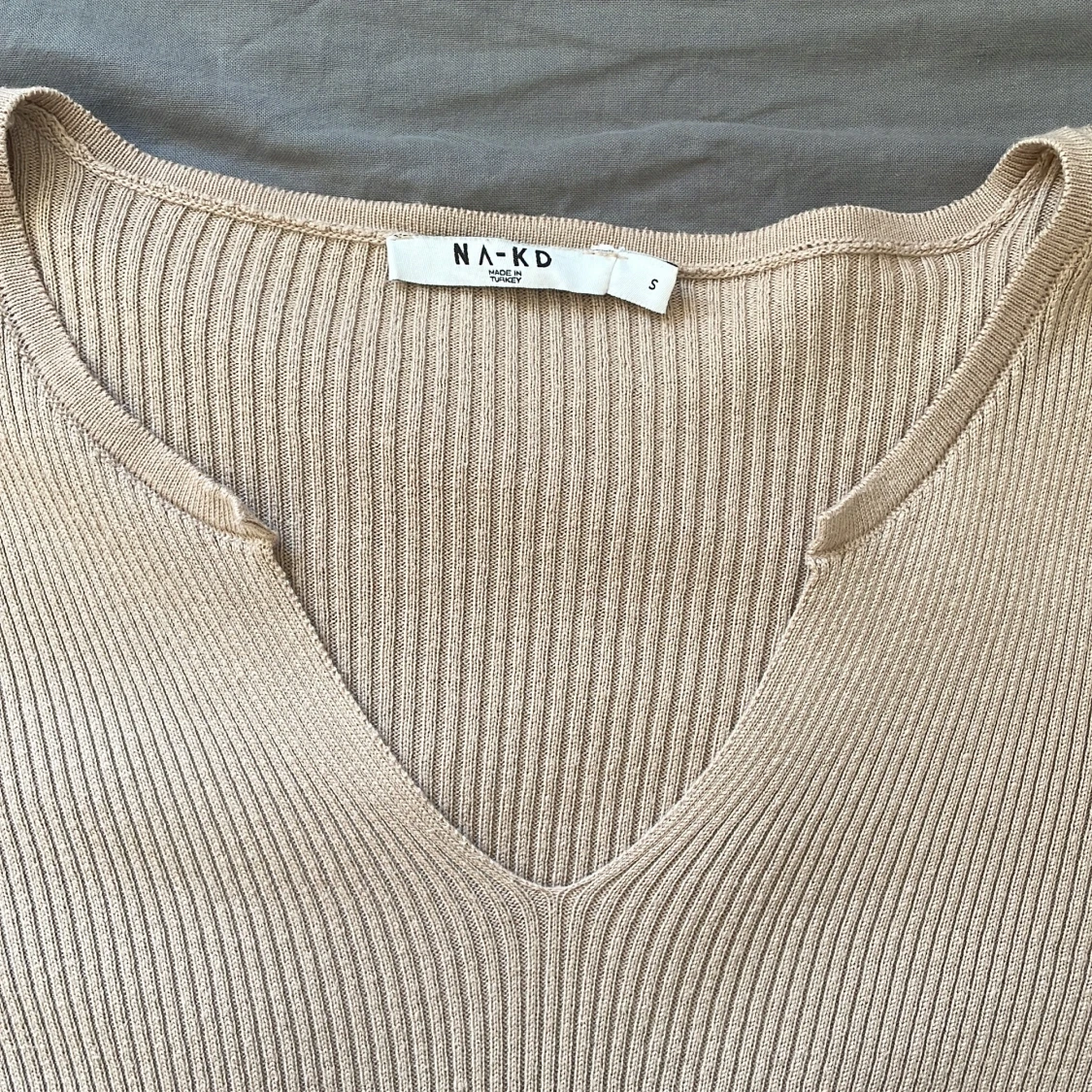 Beige ribbad tröja från NA-KD - 1