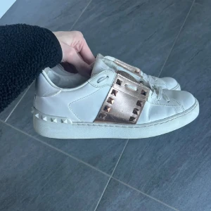 Valentino Garavani skor  - Så fina Valentino Garavani skor, storlek 38❤️