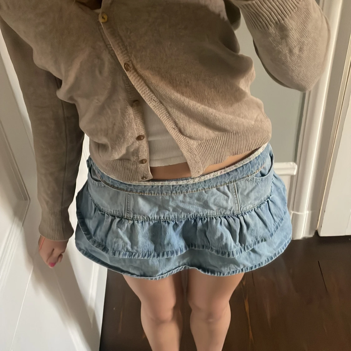 Blå jeanskjol med volanger - 1