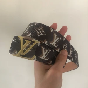 Bälte - Ett bälte aldrig använt har ett annat så aldrig använt denna. Pris kan diskuteras hör av er vid frågor 