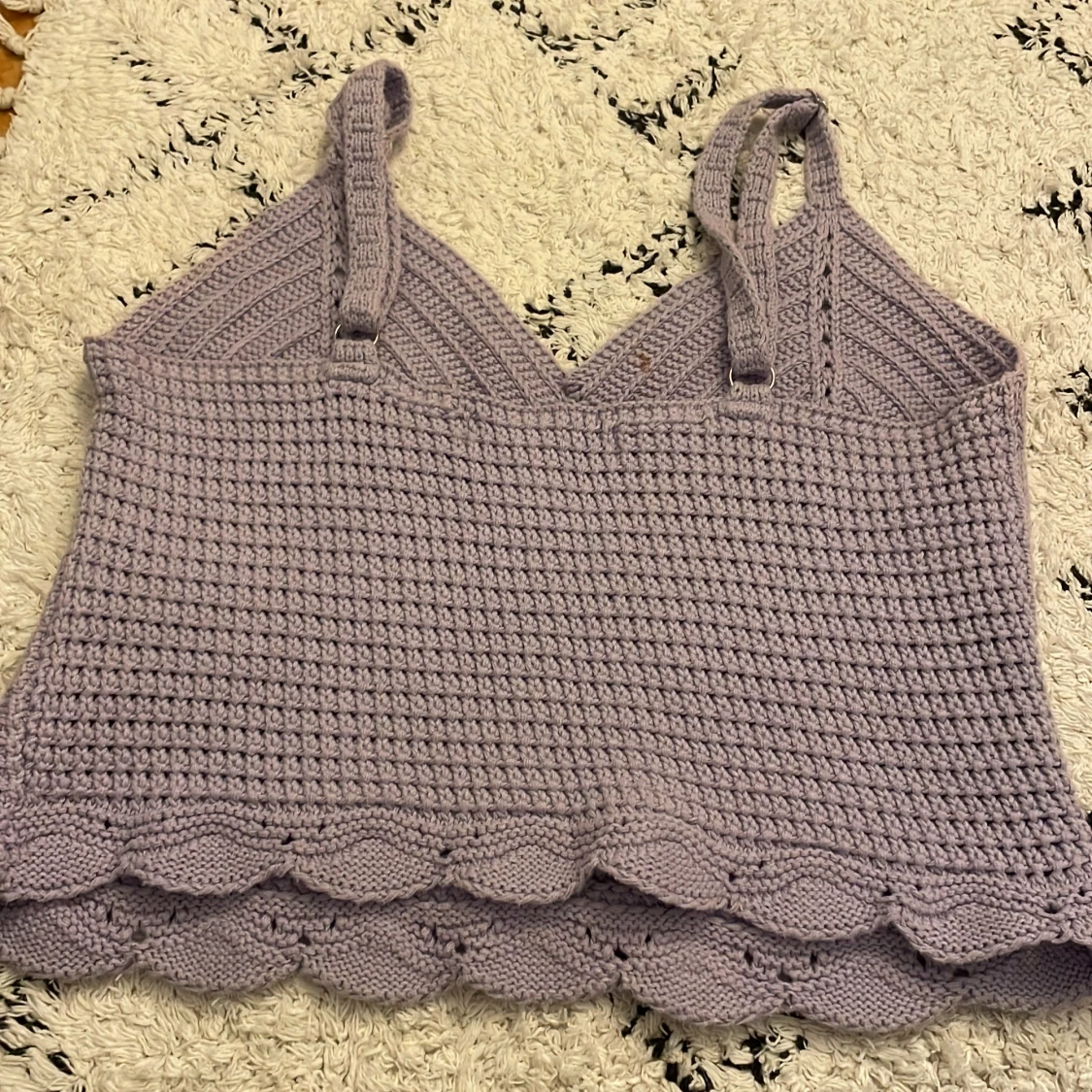 Lila stickad linnetopp från Amisu - 1