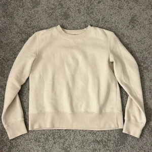 Sweatshirt  - Tröja från Zara. Mycket bra skick!