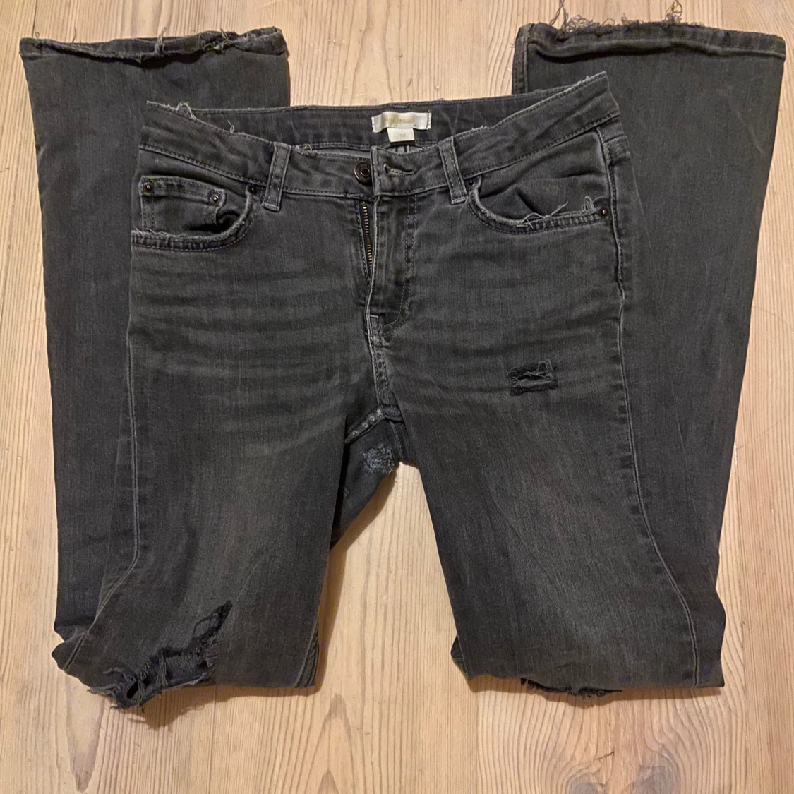 svarta bootcut jeans