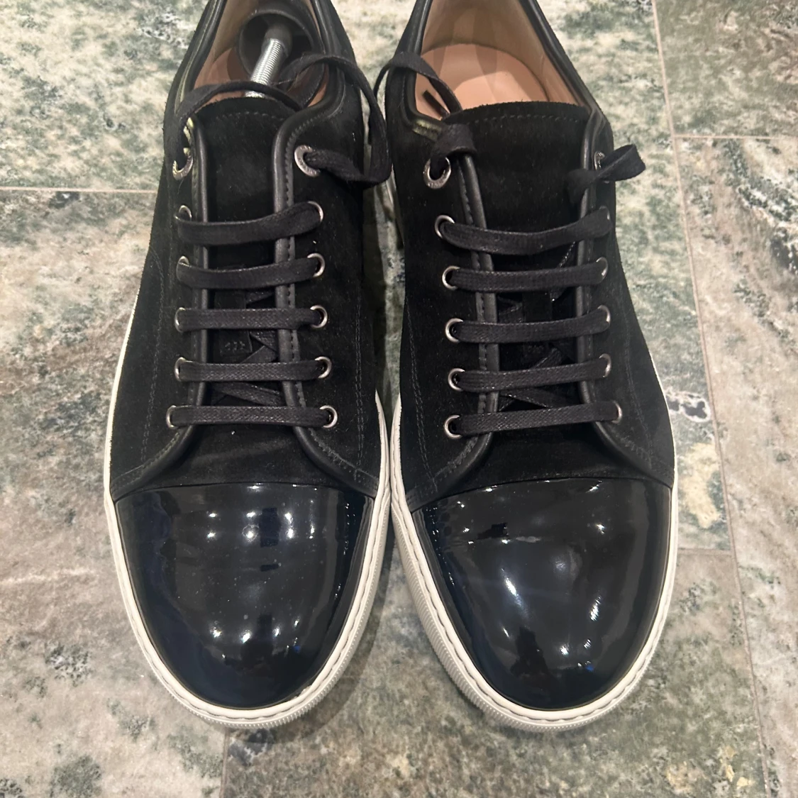 Svarta sneakers från Lanvin med lackad tå - 1