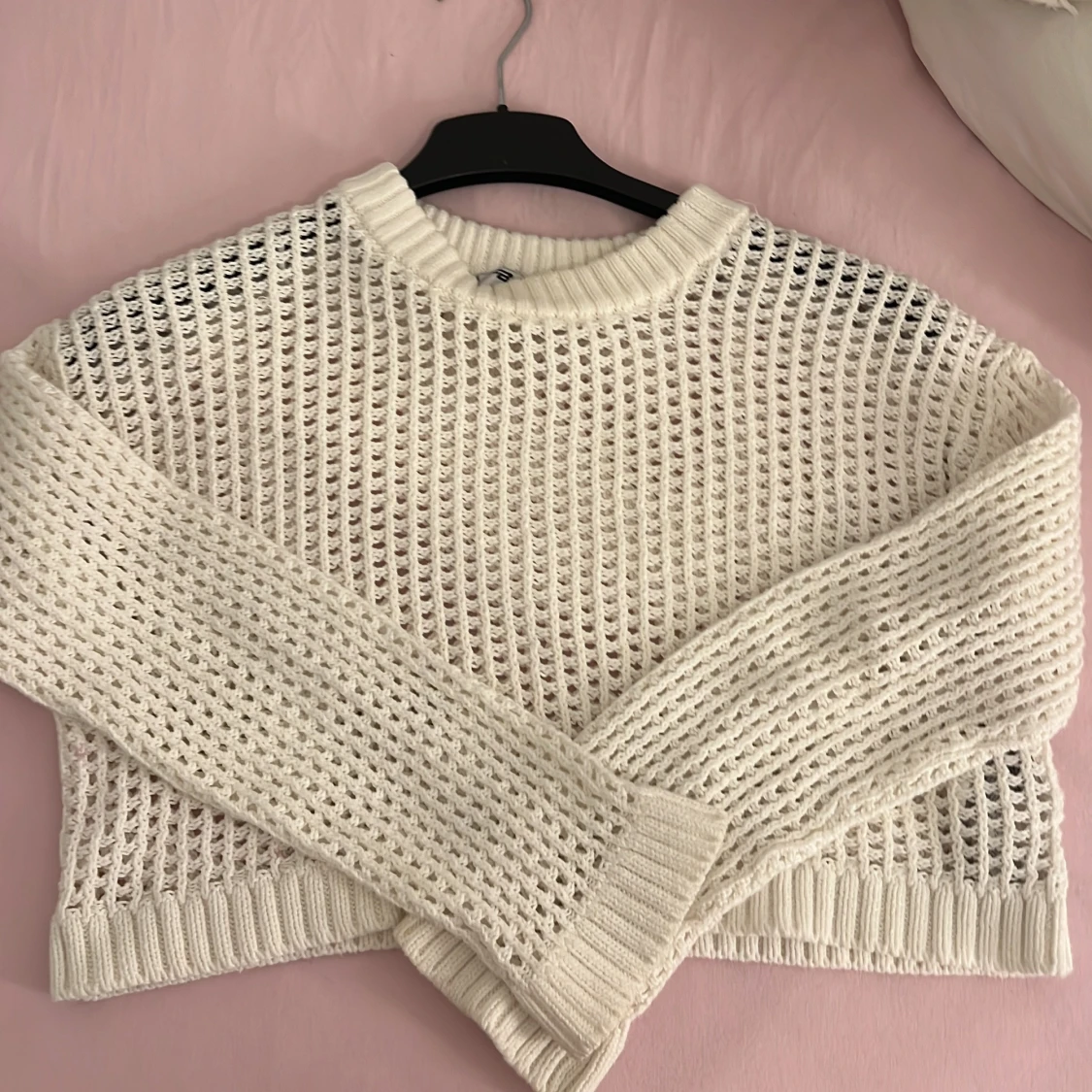 Vit croppad stickad tröja från Sister Knitwear - 3