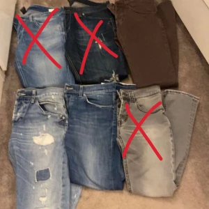 Samling av Dondups i olika färger - Säljer en samling av Dondups i olika färger samt storlekar, för mer information så är det bara att fråga.        Obs, kan vara nya priser❗️ 