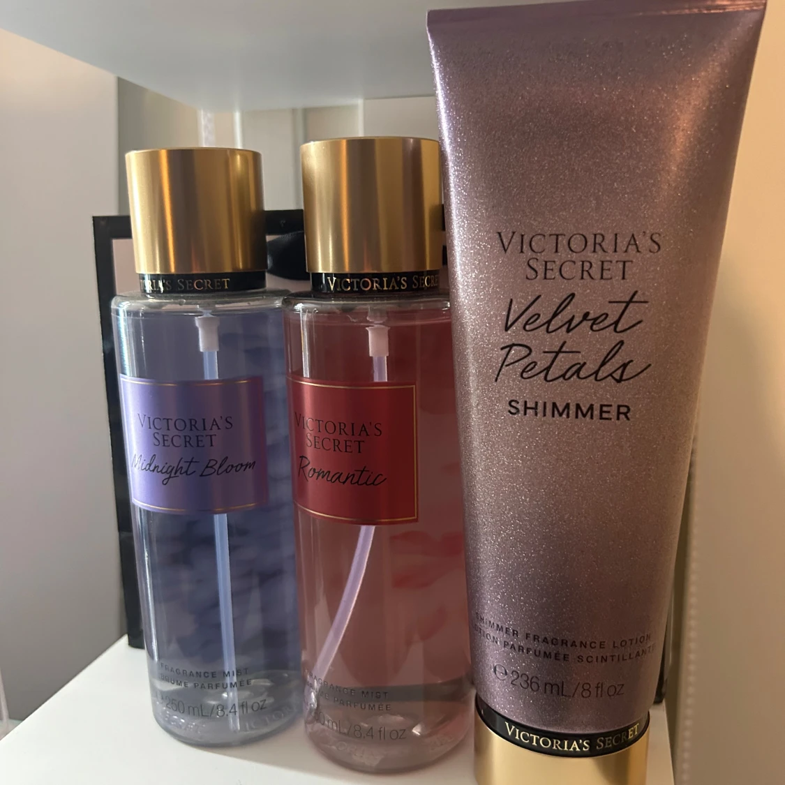 Victoria's Secret parfymset med två body mists och en shimmer lotion - 1