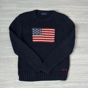 Ralph Lauren tröja (USA) - Ralph Lauren tröja | Skick 8,5/10 | Size - XS | Fraktar via postNord eller instabox på köparens bekostnad | Hör av dig vid minsta frågor eller funderingar // LuxeCloset