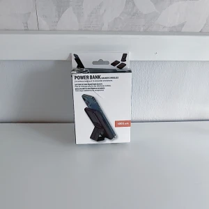 Magnetisk Powerbank - En magnetisk trådlös powerbank med 5000 mAh! Har endast öppnat för att kolla på den! FÖRST TILL KVARN!
