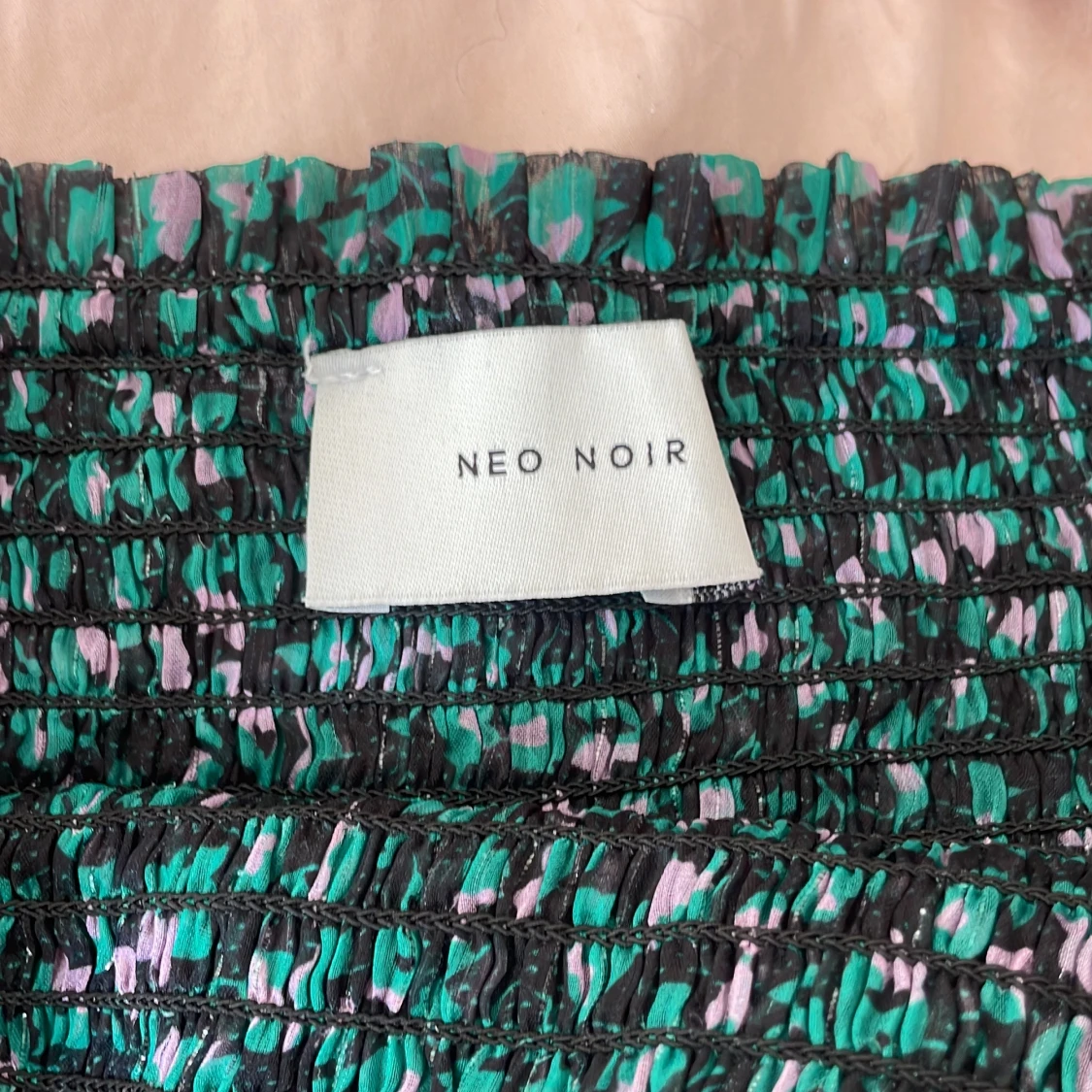Grön blommig volangkjol från Neo Noir - 2