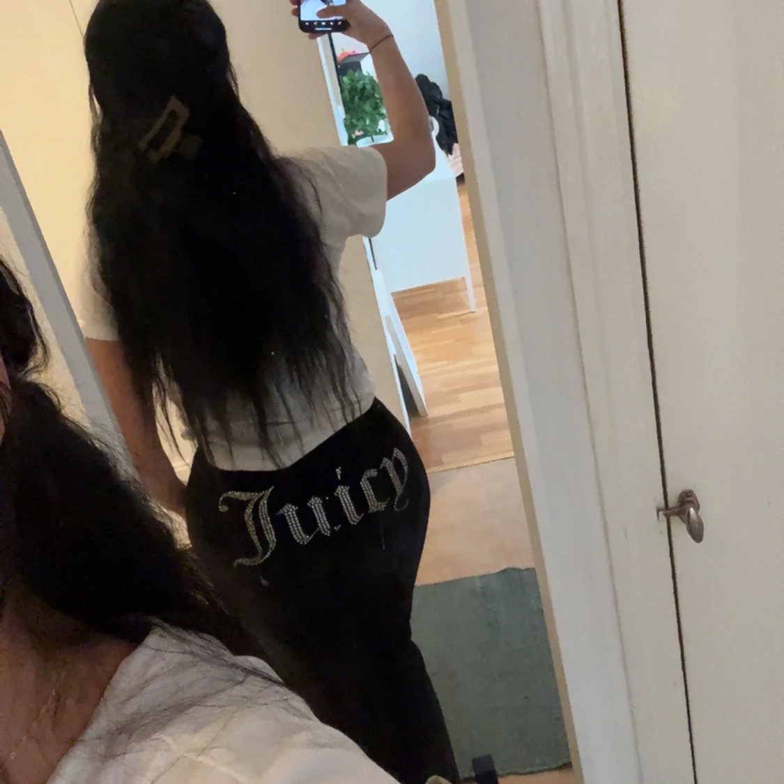 Svarta velourbyxor från Juicy Couture - 1