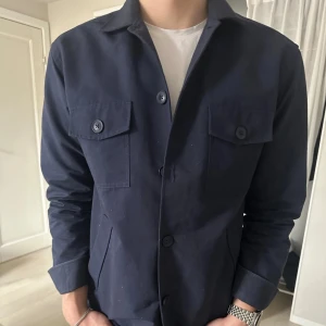 John Henric Jacket - Använd 2-3 gånger pågrund av att jag växt ur den Skick 9/10