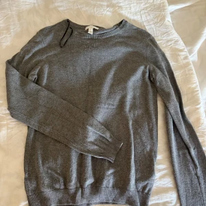 Tröja - Gå tröja från hm. Lite nopprig därav det låga priset. Passar XS och S