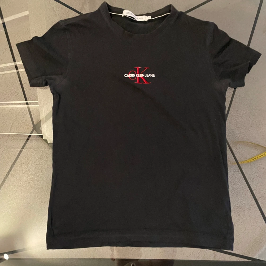 Svart t-shirt från Calvin Klein Jeans