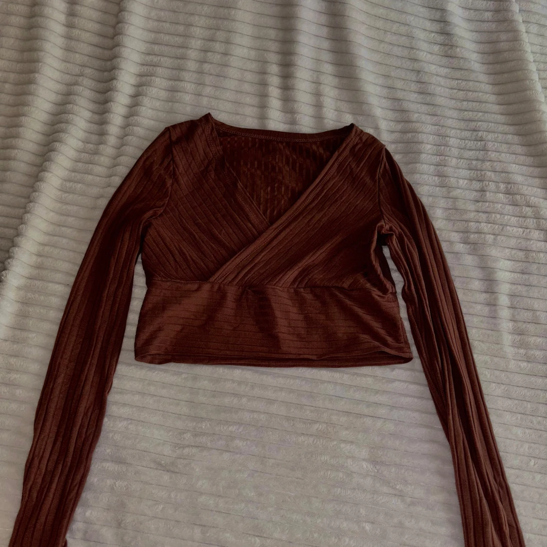 Brun omlottopp med lång ärm - 1