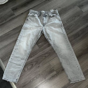 Jack & Jones Jeans herr - Modell loose Chris, storlek W30 L32, riktigt fina!