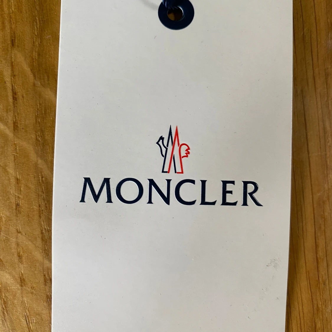 Svart ribbad mössa från Moncler - 1