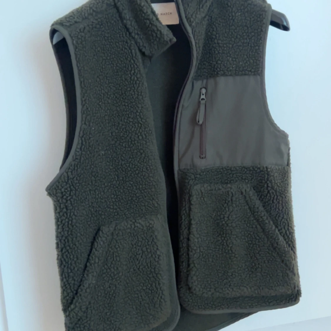 Olivgrön fleeceväst från A Day's March