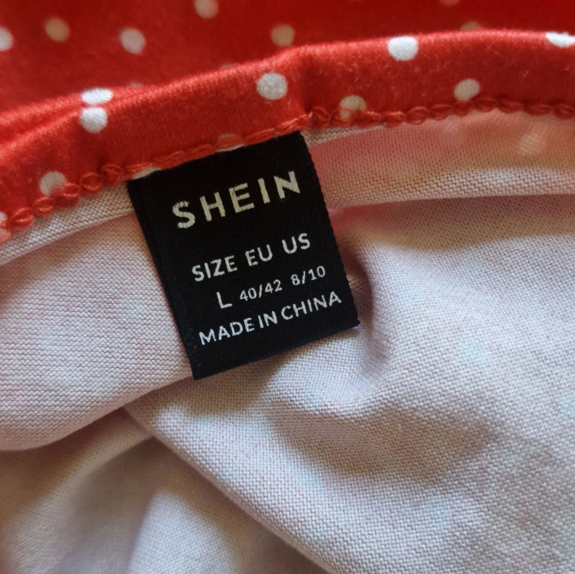 Röd prickig klänning från SHEIN - 1