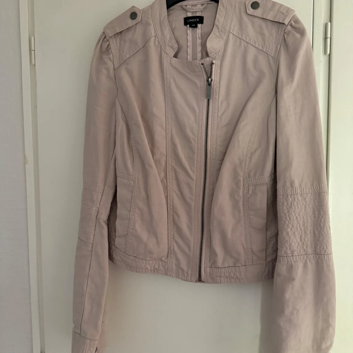 Beige jacka från Lindex med dragkedja - 4