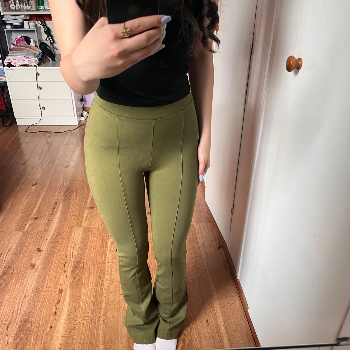 Olivgröna byxor från Lindex