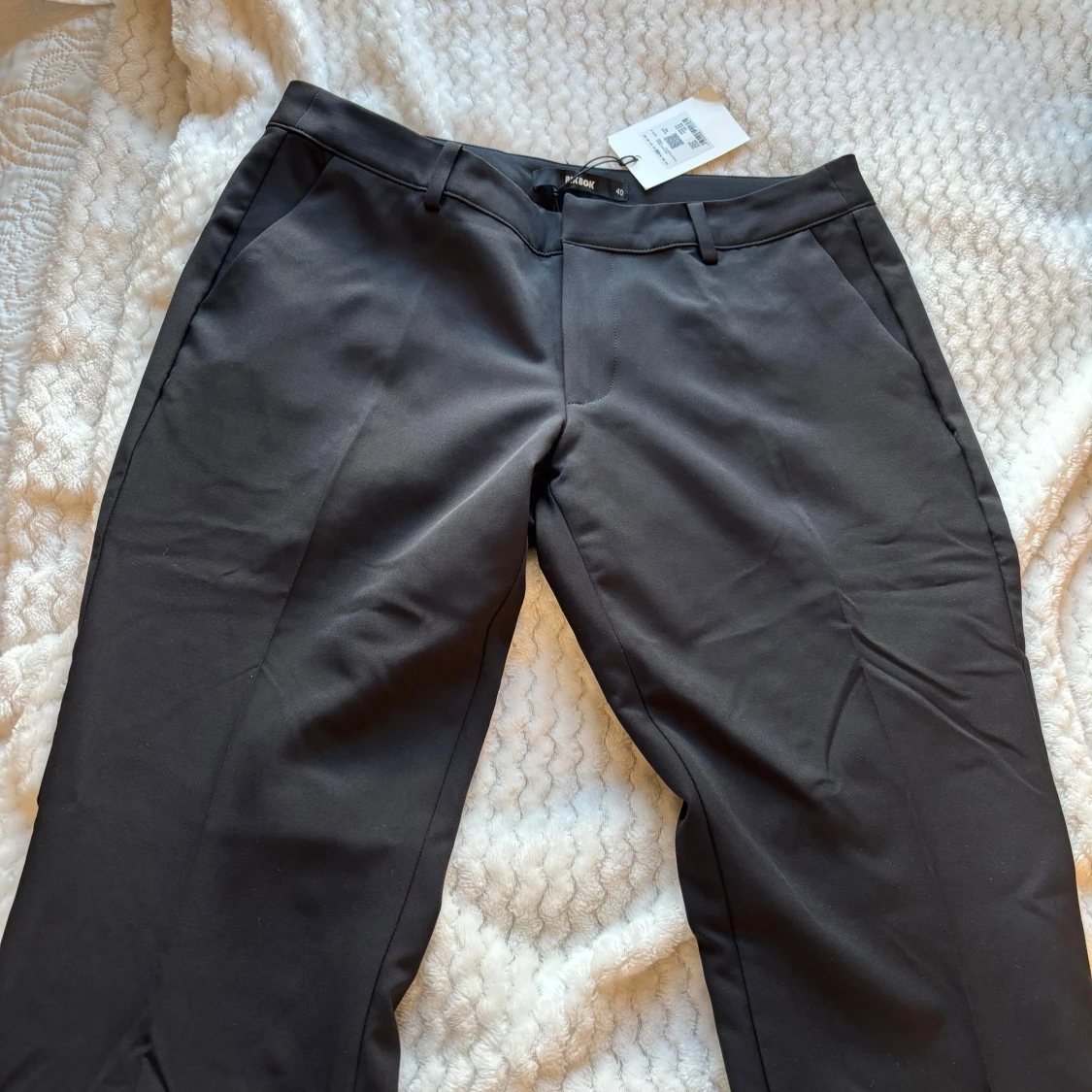 Svarta kostymbyxor från Bik Bok - 1