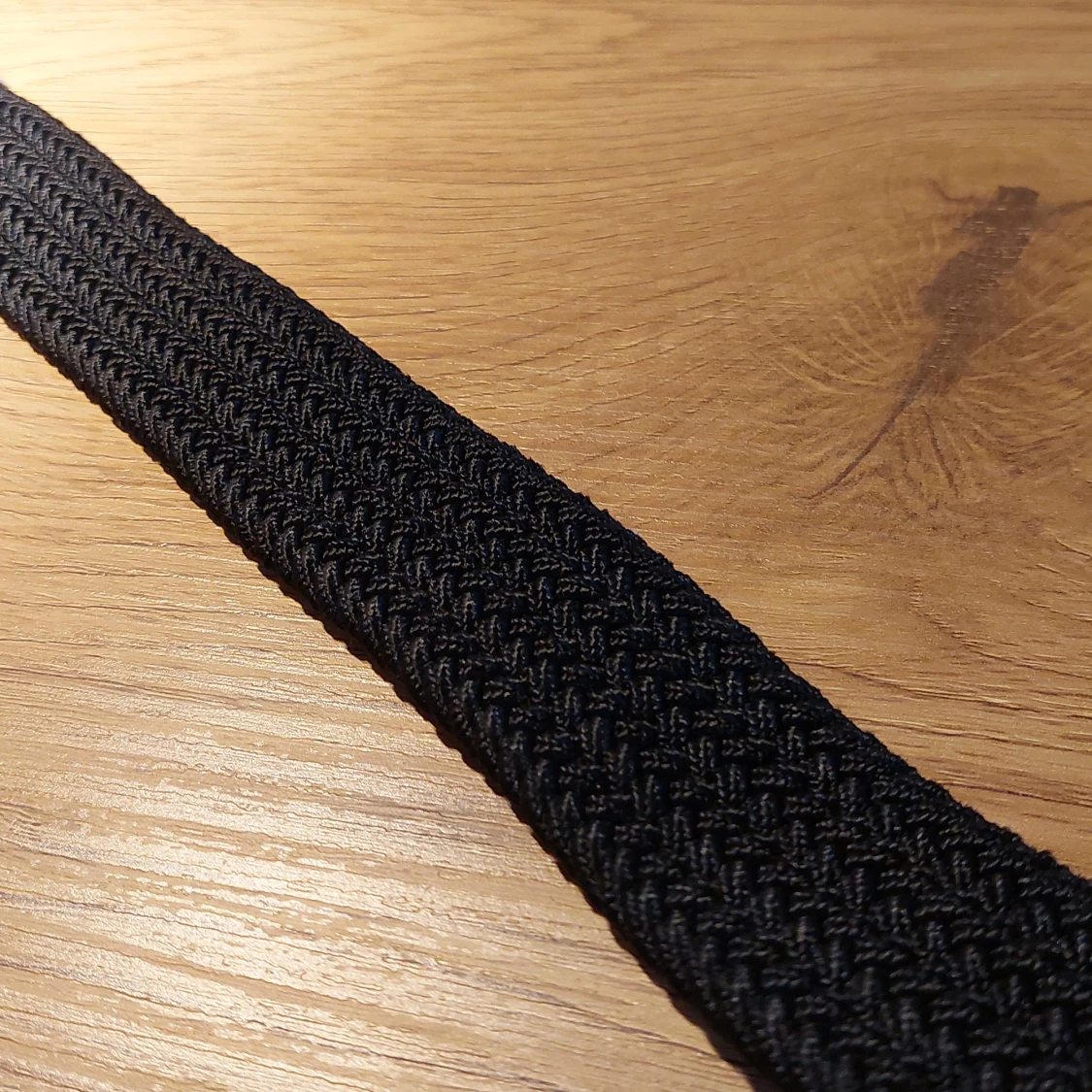 Svart flätat bälte med skinn och metallspänne - 2