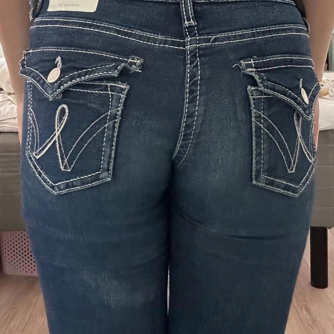 Blå bootcut jeans från Gina Tricot (ordinarie pris 430kr) - 1