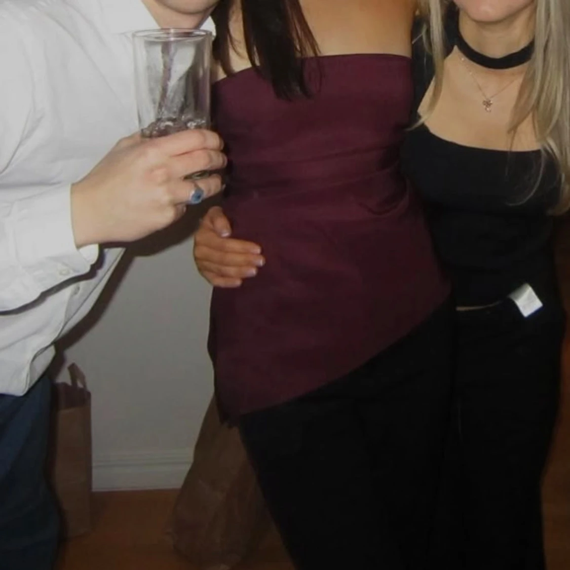 Vinröd axelbandslös tubtopp