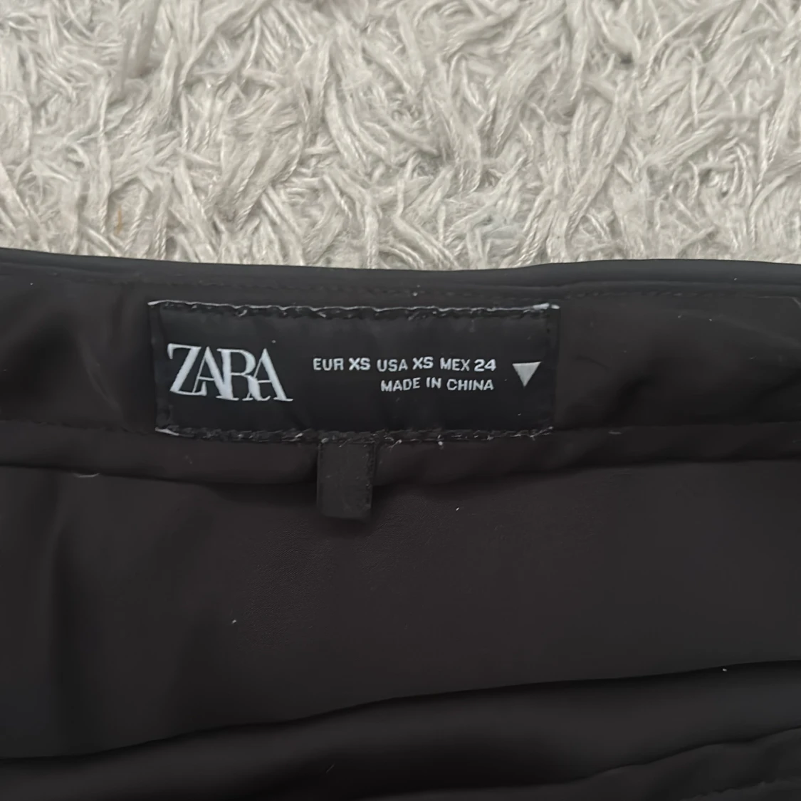 Svart långkjol från Zara XS - 1