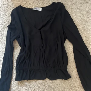 Svart blus från Hollister - Snygg svart blus från hollister❤️