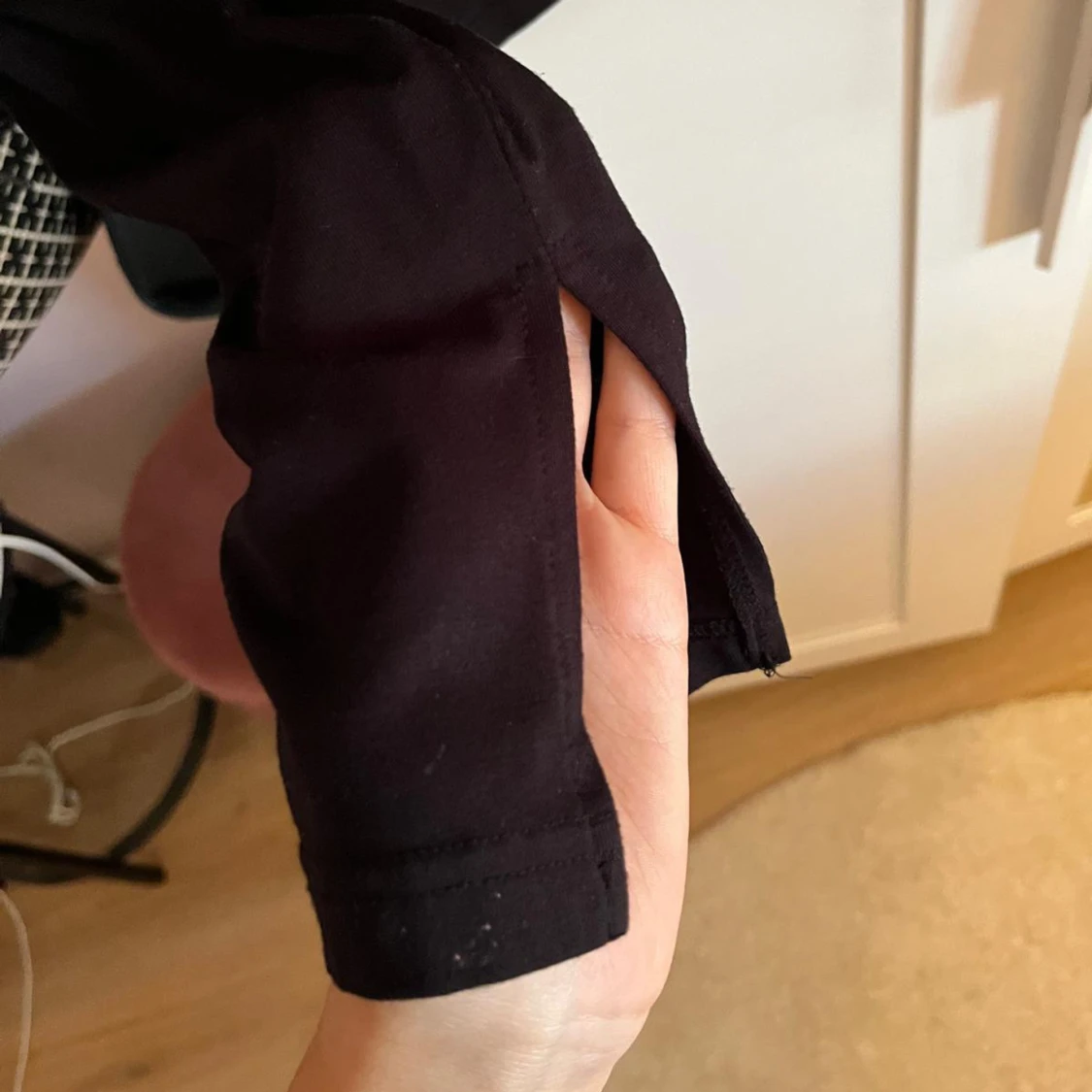 Svart långärmad tröja från Gina Tricot - 2