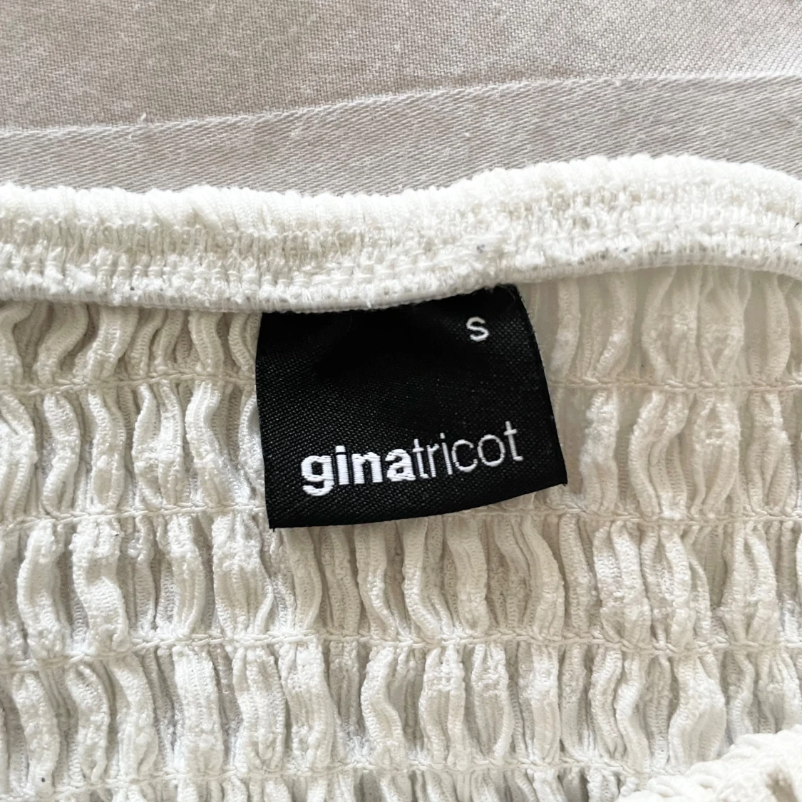 Vit volang topp från Gina Tricot  - 2