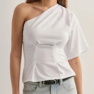 Waist focus tee nelly  - Säljer denna topp från nelly, använd enbart 1 gång. Nypris 299kr