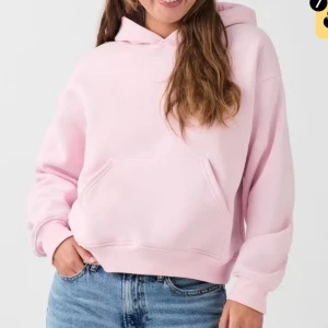 Ljusrosa hoodie med huva - Ljusrosa hoodie från Gina i storlek Xs💕