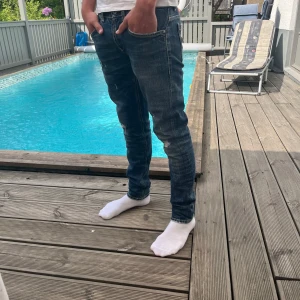 Dondup jeans - Storlek 32 /modellen är 183 och väger 67. Pruta vid snabb affär