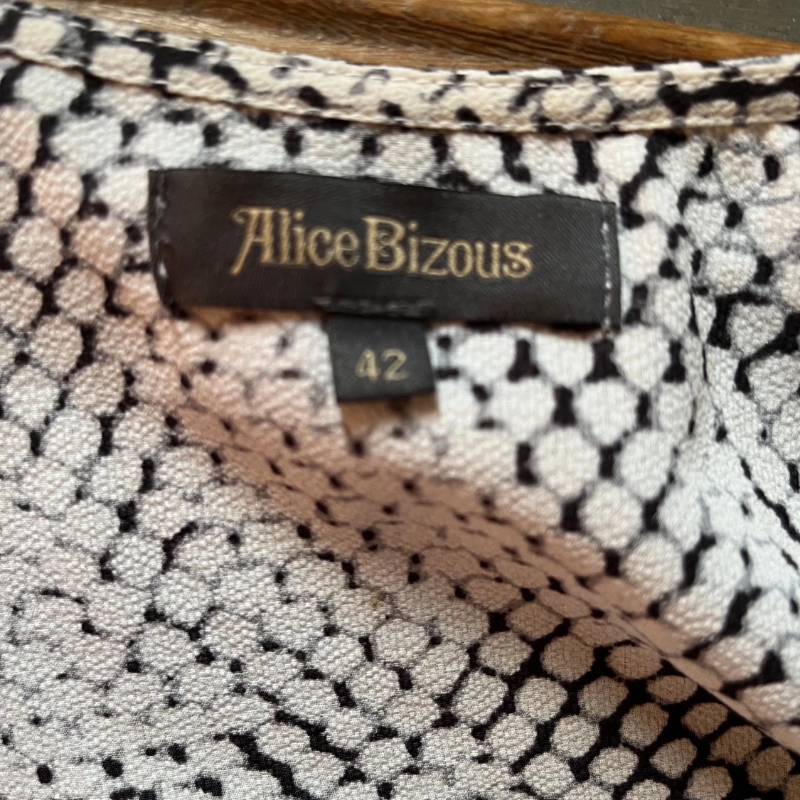 Mönstrad knytblus från Alice Bizous - 2