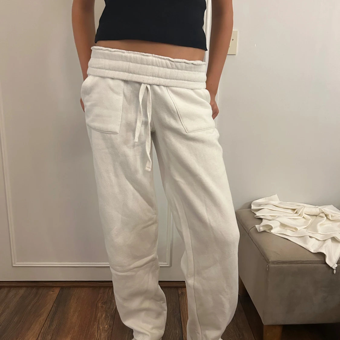 Vita mjukisbyxor med snörning