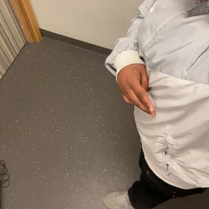 Nike jacka - En jack som e fin som jag tycker om men behöver sälja den