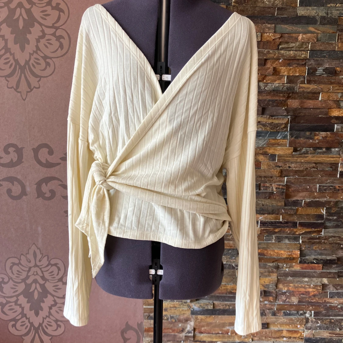 Ribbad omlottopp från NLY Trend