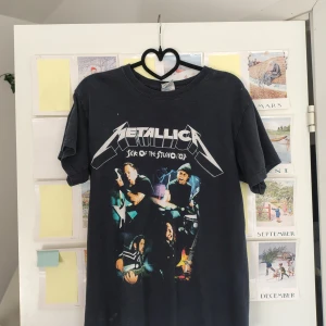Svart Metallica band t-shirt - svart t-shirt med Metallica-tryck, kom PM för fler bilder eller frågor