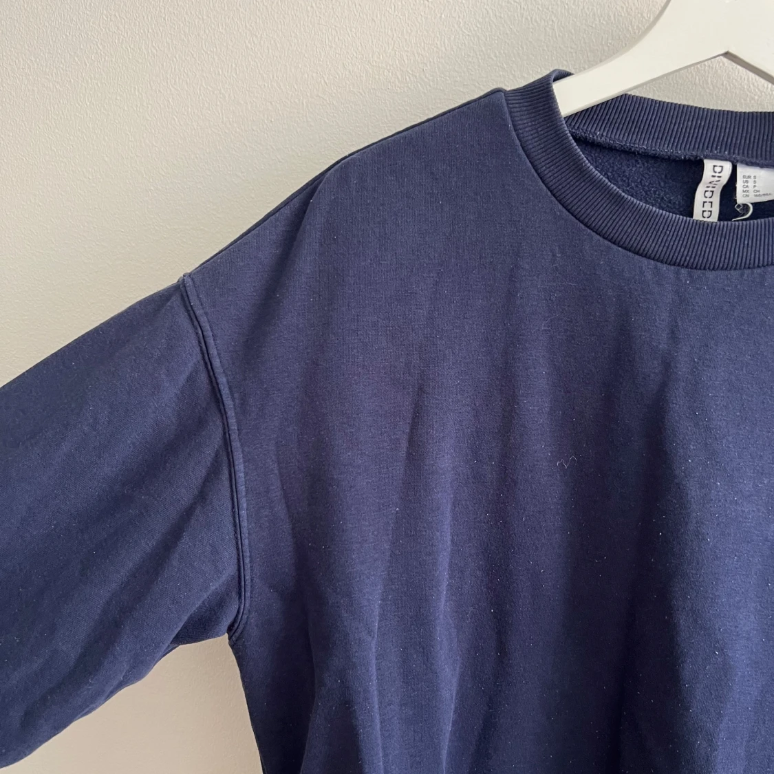 Mörkblå sweatshirt från H&M Divided - 1