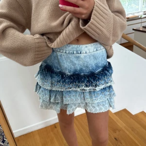 Volang kjol - Så snygga kjol, S till M 💕