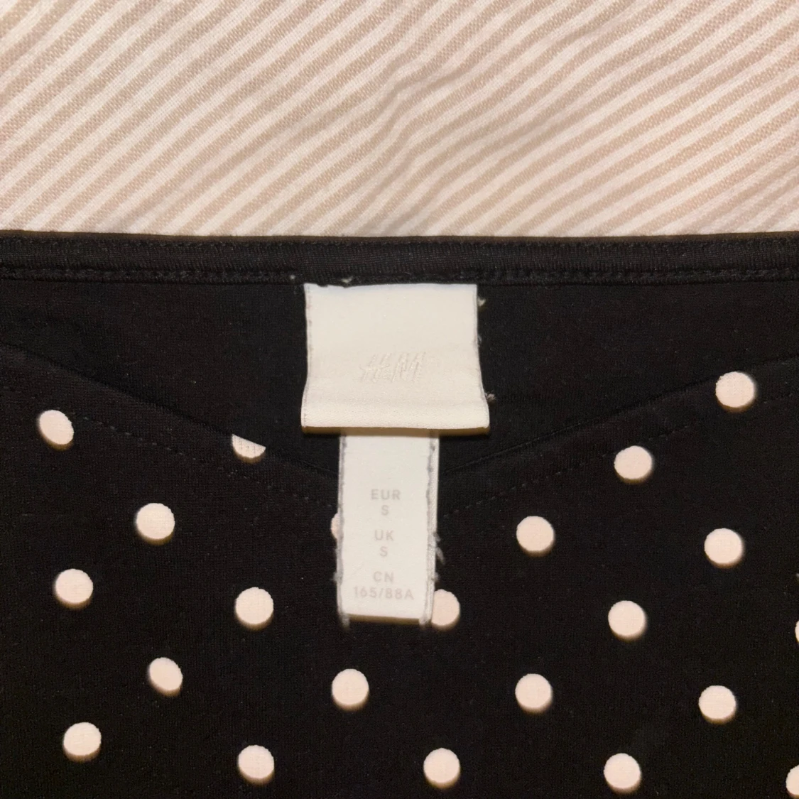 Svart prickig topp med puffärm H&M - 1