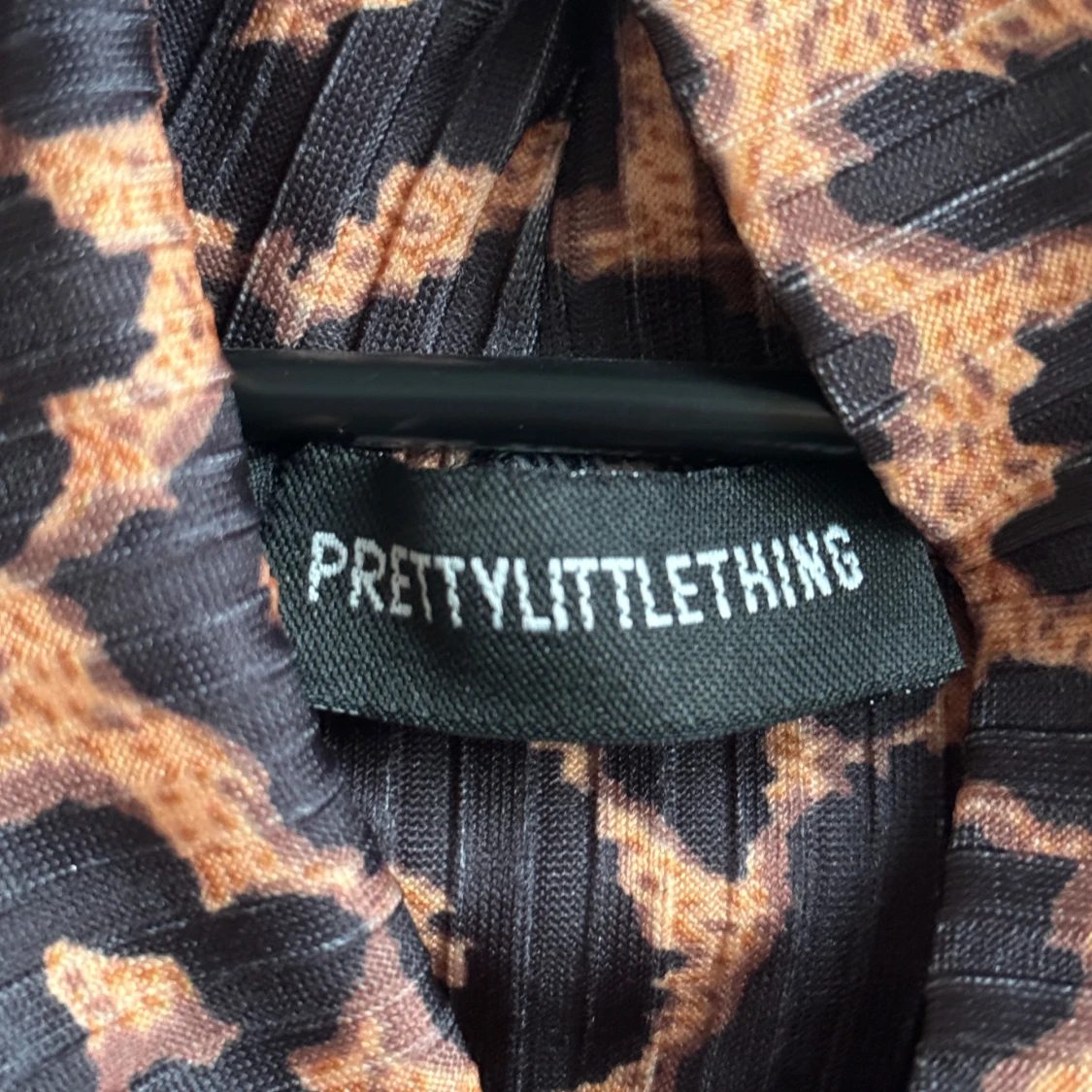 Leopardmönstrad klänning PrettyLittleThing - 2