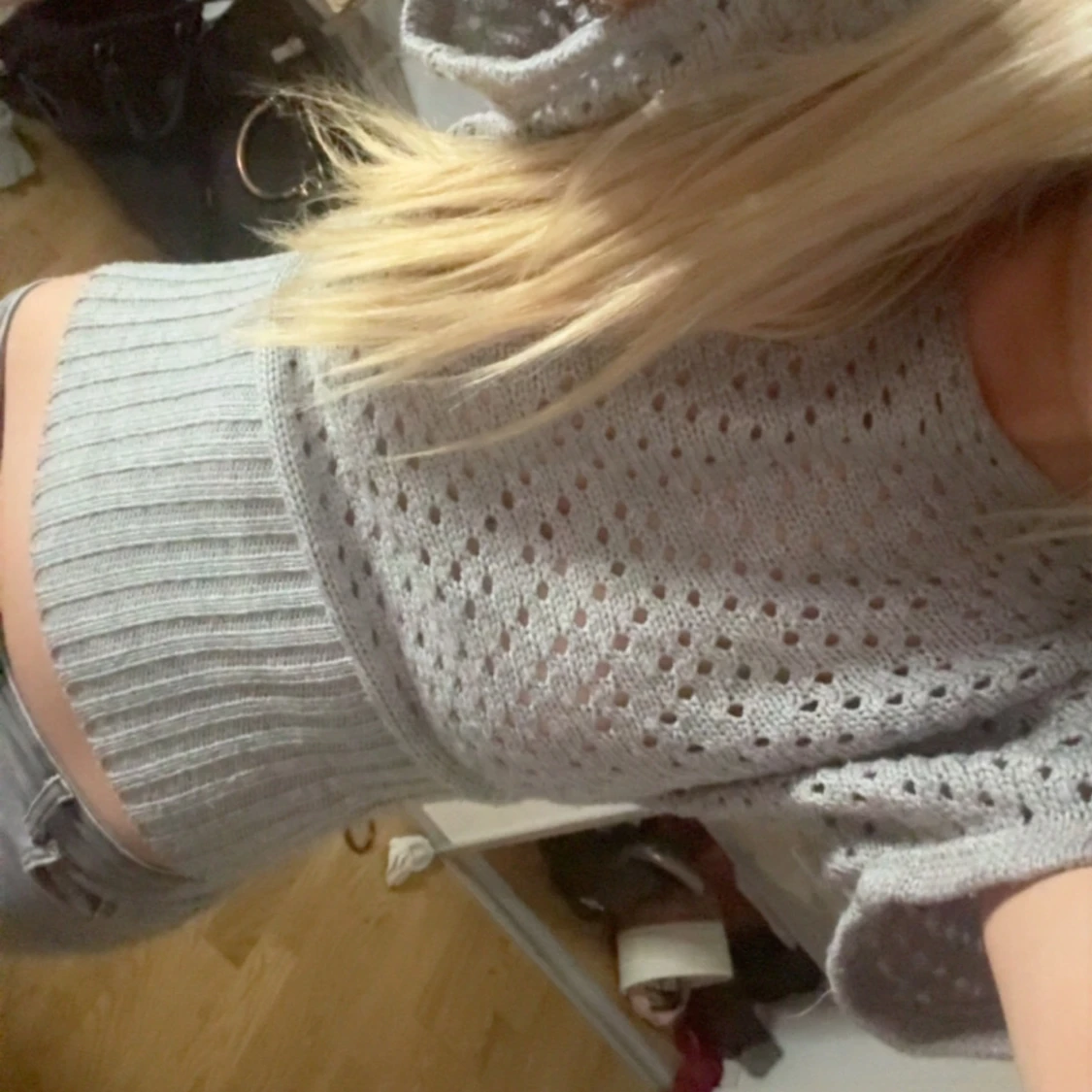 Grå stickad croppad tröja - 1