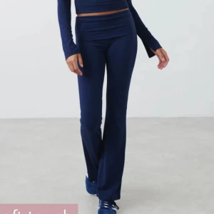 Yoga pants - Mörkblå yoga pants från gina tricot i mycket fint skick!🥰