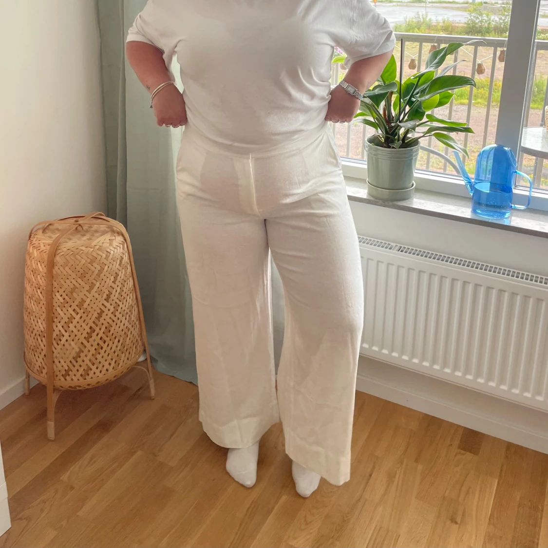 Vita linnebyxor från H&M wide fit - 1
